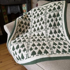 CROCHET PATTERN + VIDEO – Twinkling Trees Christmas Blanket – Overlay Mosaic Afghan pdf, Festive Throw Pattern, Holiday Home Décor image 13