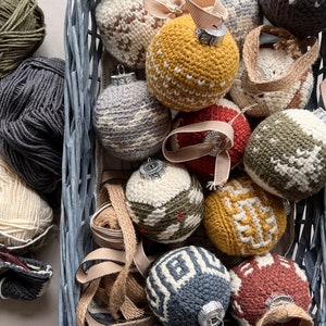 CROCHET PATTERN & VIDEO/ Christmas Crochet Bauble Pattern Collection / 21 festive crochet tree decoration patterns Pdf Ebook
