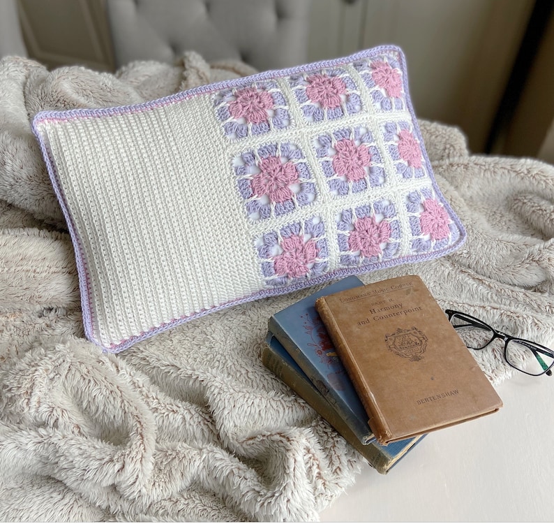 CROCHET PATTERN/ Crochet Floral Granny Square Cushion Pattern / Crochet Pillow Pattern / Crochet Home Decor PDF Pattern image 1