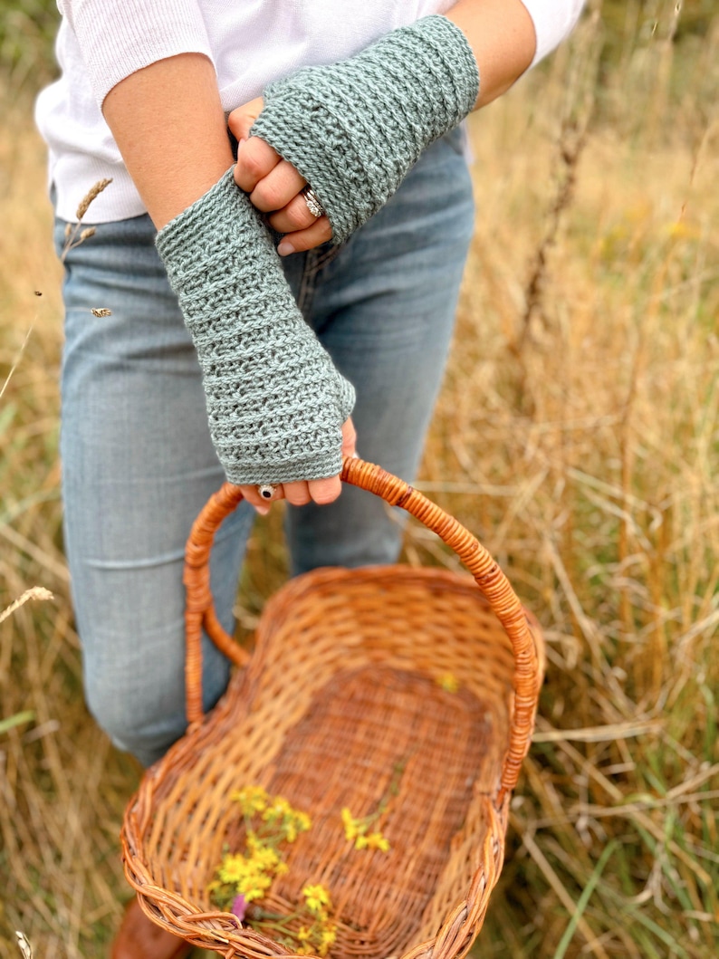 crochet fingerless gloves pattern
