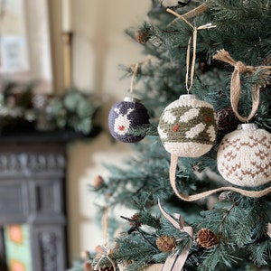 Crochet christmas baubles on a fir tree.