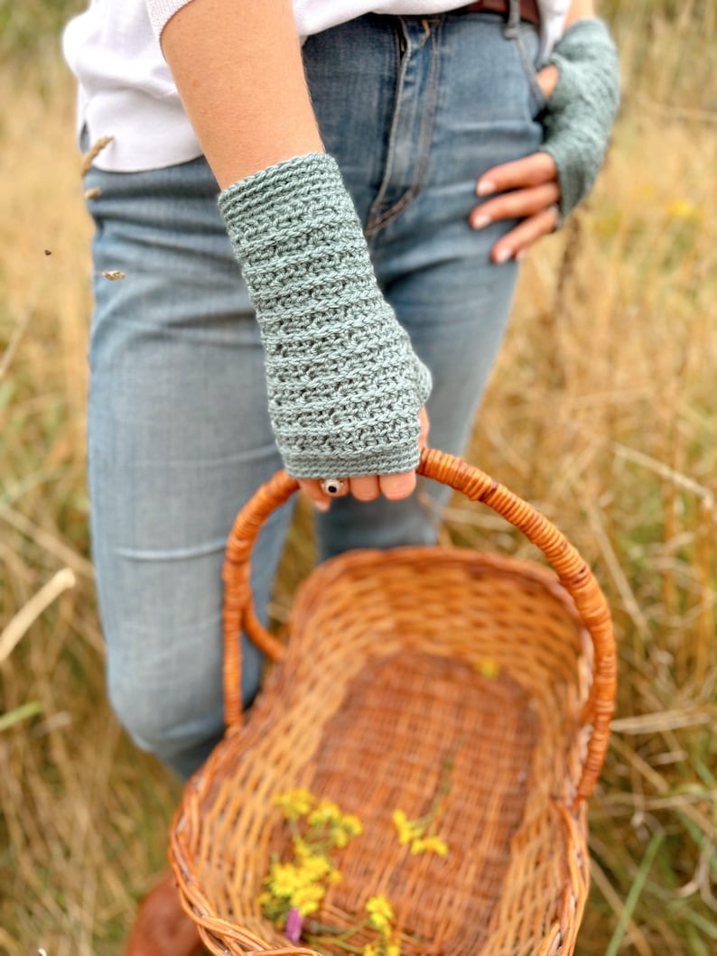 crochet fingerless gloves with thumb