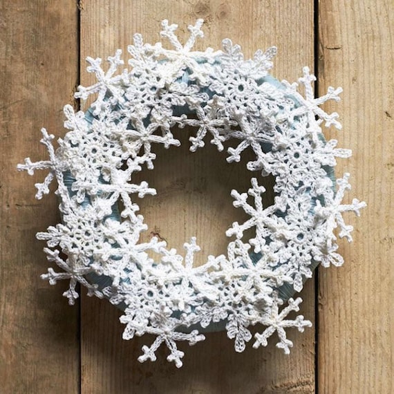 CROCHET PATTERN - Crochet Christmas Snowflake Wreath - Christmas Decor - Modern Festive Holiday Wreath - PDF Pattern by HanJan Crochet