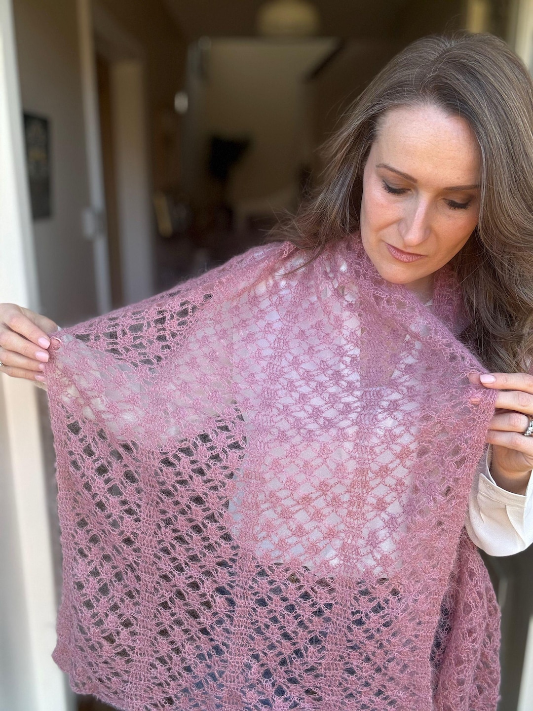 マフラー・ストール mellotory 100% Cashmere Crochet Shawl Muffler (Pink) sddefault.jpg