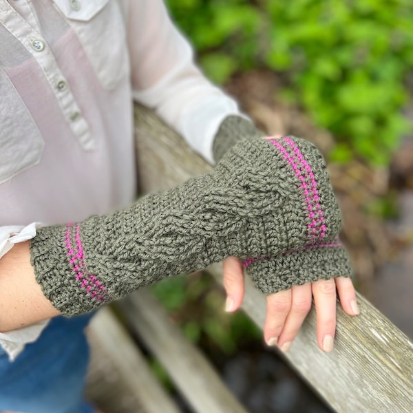 CROCHET PATTERN / Cable Crochet Wrist Warmer Pattern / Fingerless Gloves