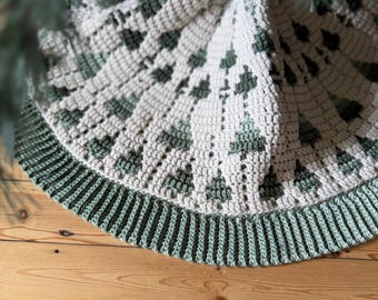CROCHET PATTERN + VIDEO | Twinkling Trees Christmas Tree Skirt pdf, Overlay Mosaic Holiday Poncho