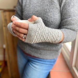 easy fingerless gloves crochet pattern