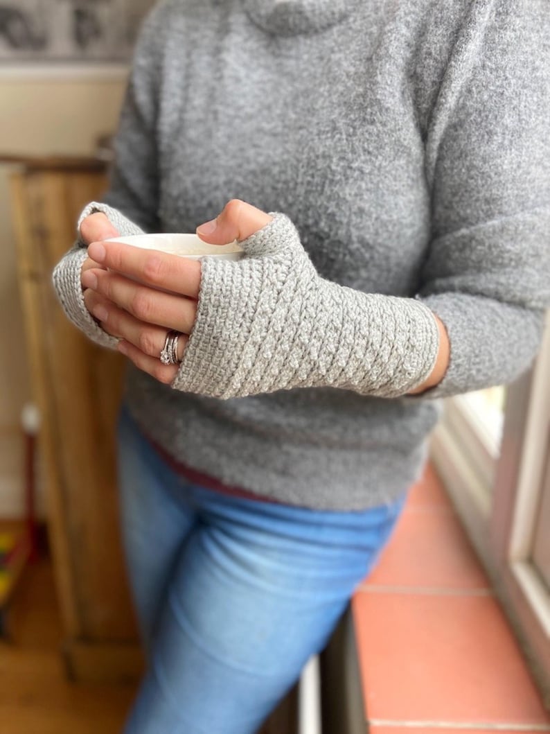 easy fingerless gloves crochet pattern