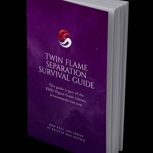 Puede incluir: Un libro morado titulado Twin Flame Separation Survival Guide con un logotipo circular rojo y blanco en la parte superior. La portada incluye texto que indica que es parte de la KMD Digital Guide Library, kristenmaedevoue.com y la KMD Real Life Series.