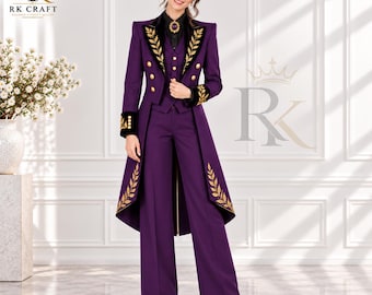 Damespak met paarse rokkostuum, Victoriaanse lange blazer, formeel broekpak met gouden borduursels, elegante outfit met wijde pijpen