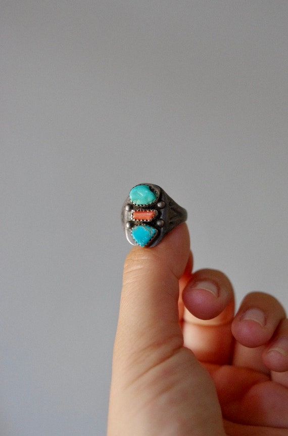 Vintage Navajo Turquoise and Coral Old Pawn Ring,… - image 2