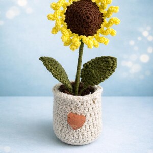 Mini maceta de crochet hecha a mano, planta de ganchillo, flor tejida, regalo original, decoración de escritorio