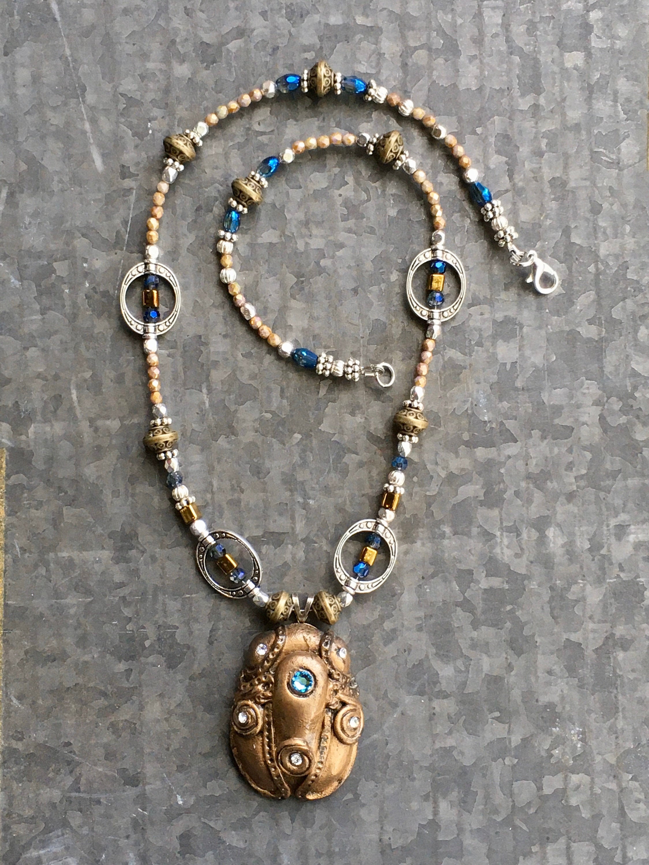 periodieke Chemie Verpletteren Resin Jewelry, Bug Pendant, Scarab Necklace, Gift for Her, Fantasy Jewelry, Fashion Jewelry, Swarovski Crystal, Egyptian Necklace, Mythical periodieke Chemie Verpletteren Resin Jewelry, Bug Pendant, Scarab Necklace, Gift for Her, Fantasy Jewelry, Fashion Jewelry, Swarovski Crystal, Egyptian Necklace, Mythical