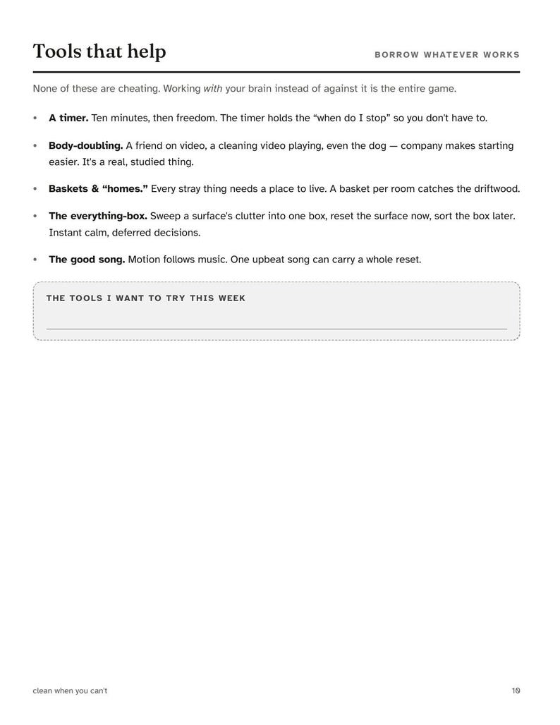 Peut inclure: Une page imprim&eacute;e intitul&eacute;e Tools that help, avec le sous-titre BORROW WHATEVER WORKS. Le texte &eacute;num&egrave;re des strat&eacute;gies de productivit&eacute; incluant un minuteur, le body-doubling, des paniers, une bo&icirc;te &agrave; tout et une bonne chanson, avec une section THE TOOLS I WANT TO TRY THIS WEEK.