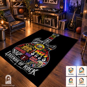Könnte beinhalten: Ein rechteckiger schwarzer Teppich mit der weißen Umrisszeichnung einer großen Gitarre, die mit bunten Logos und Bildern verschiedener Rockbands wie Queen, Kiss und Iron Maiden gefüllt ist, mit dem Schriftzug Legends of Rock in Weiß unten.