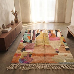 Tapis marocain Boujaad en laine berbère à poils longs, patchwork abricot fait main