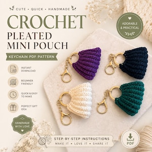 Puede incluir: Cuatro mini bolsas plisadas de ganchillo en morado, azul marino, crema y verde oscuro, cada una unida a un llavero de metal dorado. El texto dice: CROCHET PLEATED MINI POUCH, KEYCHAIN PDF PATTERN, INSTANT DOWNLOAD, BEGINNER FRIENDLY, QUICK & EASY TO MAKE, PERFECT GIFT IDEA, HANDMADE WITH LOVE, STEP-BY-STEP INSTRUCTIONS, MAKE IT, LOVE IT, SHARE IT.
