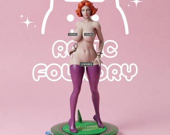 Könnte beinhalten: Eine stehende Figur mit kurzem orangefarbenem Haar, die violette, oberschenkelhohe Strümpfe trägt und auf einem runden grünen Sockel steht. Die Figur weist zensierte Bereiche an Brust und Becken auf. Im Hintergrund steht "ROTC FOUNDRY".