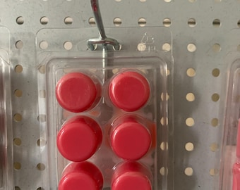 Handmade strawberry scented wax melts for oil burners, made from soy wax, vegan and cruelty-free.