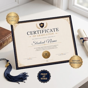 Puede incluir: Una plantilla de certificado de graduación con fondo crema, borde azul marino y detalles dorados. Incluye un icono de escudo con un birrete, el texto "CERTIFICATE OF GRADUATION", "Student Name" y sellos de "INSTANT DOWNLOAD" y "EDITABLE IN CANVA".