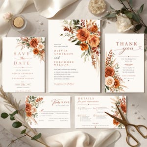 Könnte beinhalten: Ein Hochzeitspapeterie-Set bestehend aus Save-the-Date, Einladung, RSVP-Karte, Detailkarte und Dankeskarte. Jedes Element zeigt florale Illustrationen in gebranntem Orange und Creme mit Pampasgras sowie elegante Serifenschrift und Goldakzente.