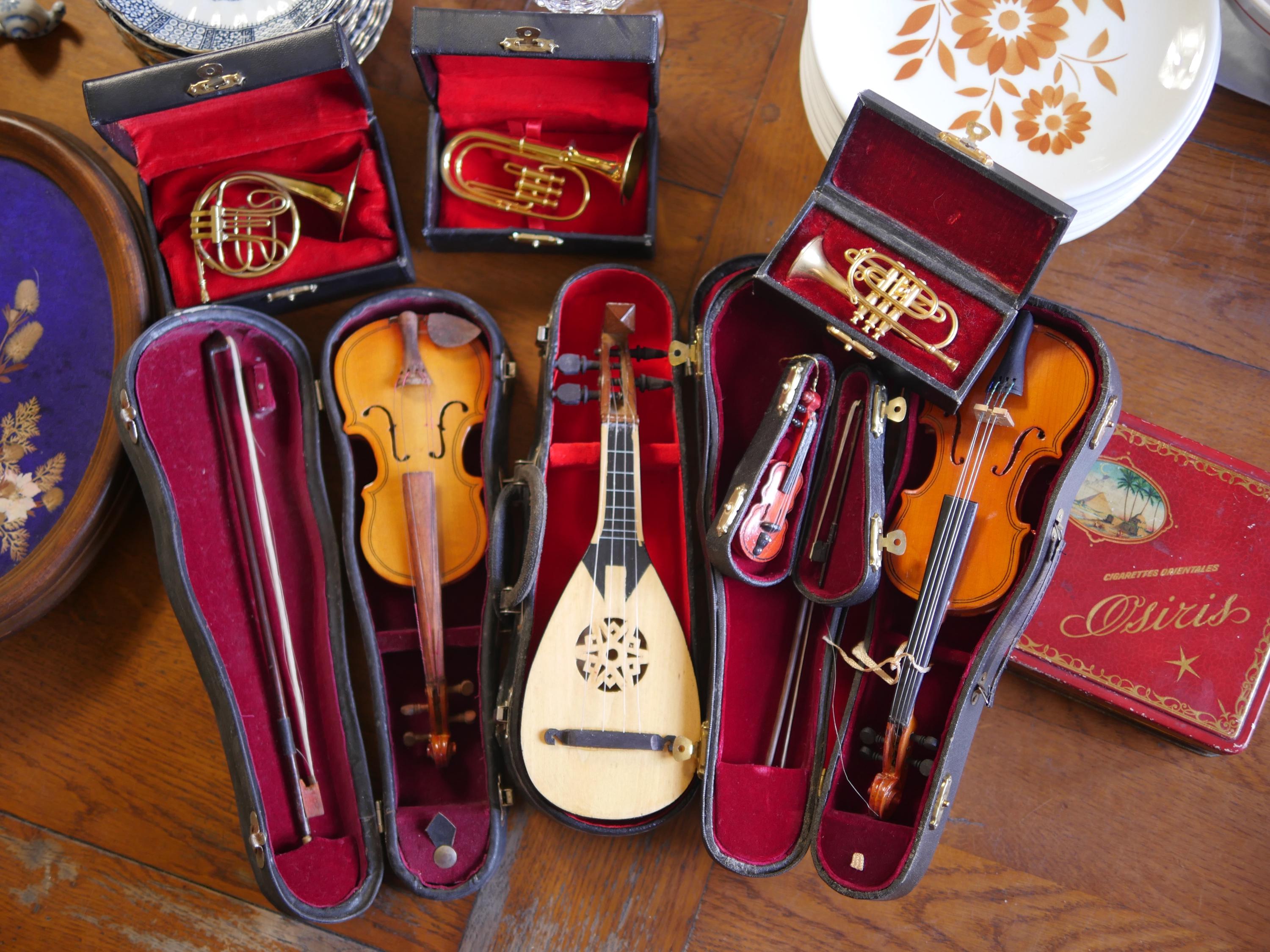 Violin display case - Etsy 日本