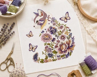 Borduurpatroon voor een kat met bloemenmotief (PDF, digitaal te downloaden), Borduurpatroon van een boskat met vlinders en bloemen, zelf te maken als cadeau.
