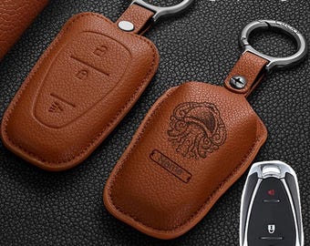 Gepersonaliseerde leren sleutelhangerhoes voor Chevrolet auto's, met eigen naam/sterrenbeeld.