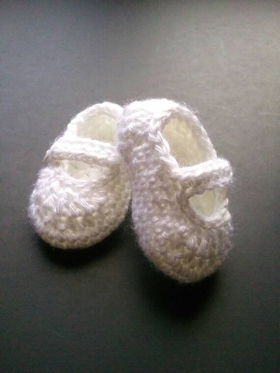 white crochet baby booties