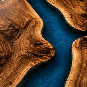 Tavolino da caffè rotondo in resina epossidica blu noce, tavolo in resina con bordo naturale e effetto fiume, tavolino da caffè in legno fatto a mano, mobile in resina con motivo onde da spiaggia.