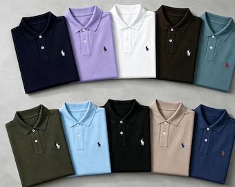 Puede incluir: Una colección de diez polos de manga corta dispuestos en dos filas, con varios colores sólidos que incluyen azul marino, lavanda, blanco, marrón oscuro, verde azulado, verde oliva, azul claro, negro, beige y azul real, cada uno con un pequeño logo.