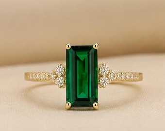 Smaragd solitaire ring • Ring met in het laboratorium gekweekte smaragd • Verlovingsring met smaragdgeslepen steen • Ring met zijstenen • Sieraden met de geboortesteen van mei • Ring met smaragdgeslepen steen