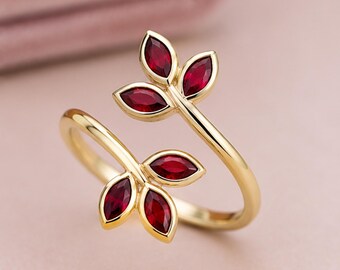 Ring met granaatblad • Ring met in het laboratorium gekweekte granaat • Ring met rode edelsteen • Sieraden geïnspireerd op bladeren • Stapelbare ring • Sieraden met de geboortesteen van januari