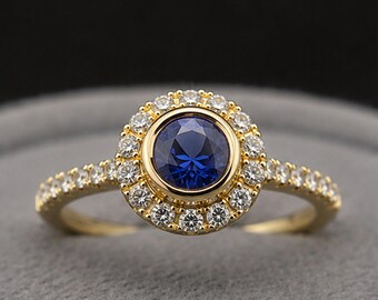 Anillo de zafiro con halo • Anillo de zafiro cultivado en laboratorio • Anillo con gema azul • Anillo de compromiso de talla redonda • Joyería con piedra natal de septiembre • Anillo de novia