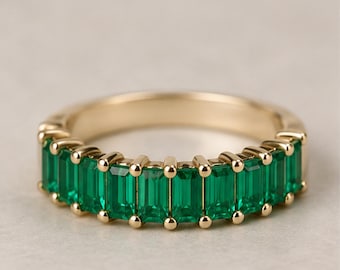 Smaragdgroene eeuwigheidsring • Ring met in het laboratorium gekweekte smaragd • Ring met baguette geslepen groene edelsteen • Sieraden met de geboortesteen van mei • Trouwring • Cadeau voor haar
