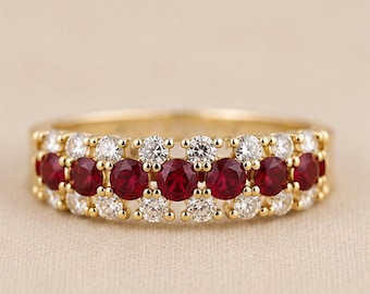 Eternity ring met robijn • Ring met in het laboratorium gekweekte robijn • Half-eternity ring • Stapelbare trouwring • Sieraden met de geboortesteen van juli • Jubileumring