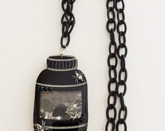 Black and Silver Confetti Medical Pill Bottle Medication Necklace Sprinkles Jewellery Menhera Harajuku Dry Shaker Gothic Halloween Spider