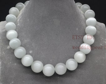 très gros collier de perles blanches, collier oeil de chat blanc 20 mm, collier femme, collier homme, chaque perle nouée à la main, collier tendance