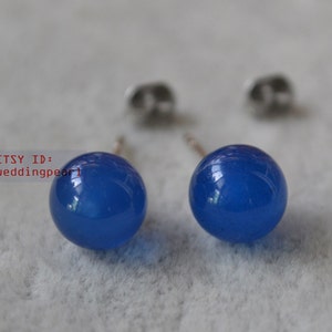 brincos azuis, brincos de jade redondos de 10 mm, brincos de pedra azul, brincos de pedra verdadeira, brincos femininos, presente para amigas, brinco de pino azul, joias de brinco