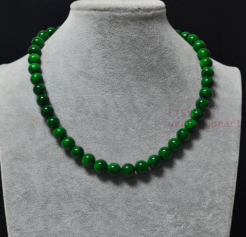 Dark green jade necklace deals