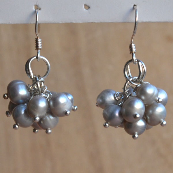 gray pearl earring,dangle pearl earrings,freshwater pearl cluster earring,pearl cluster earrings,bridesmaid earring,wedding earrings