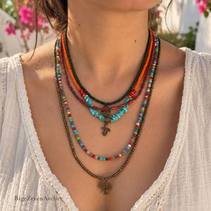 Lebensbaum Halskette mit Anhänger, Mehrreihige Boho Kette, Bunte Perlen Statement Halskette