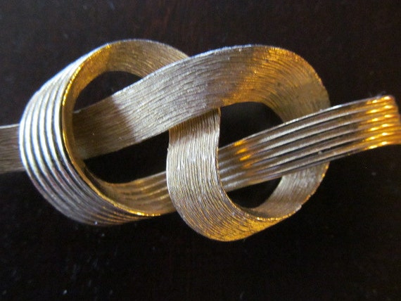 vintage LISNER  goldtone knot pin - image 1