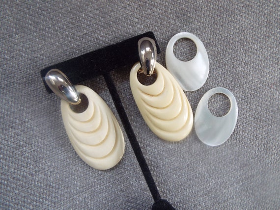 0ne sets of interchangeable MOP, bone  hoop earri… - image 1