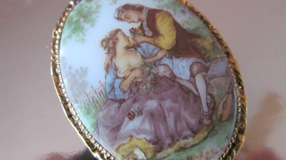 Victorian style courting couple Fragonard porcela… - image 1