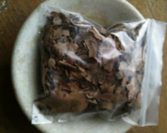 Fallen Oak Leaf - air dried, pulverized / blessed ready to be used / oak king / winter solstice / fairy blessing / incense / Mabon / Lammas