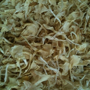 May include: Dried white flower petals, a natural ingredient for crafts, potpourri, or decorative purposes.