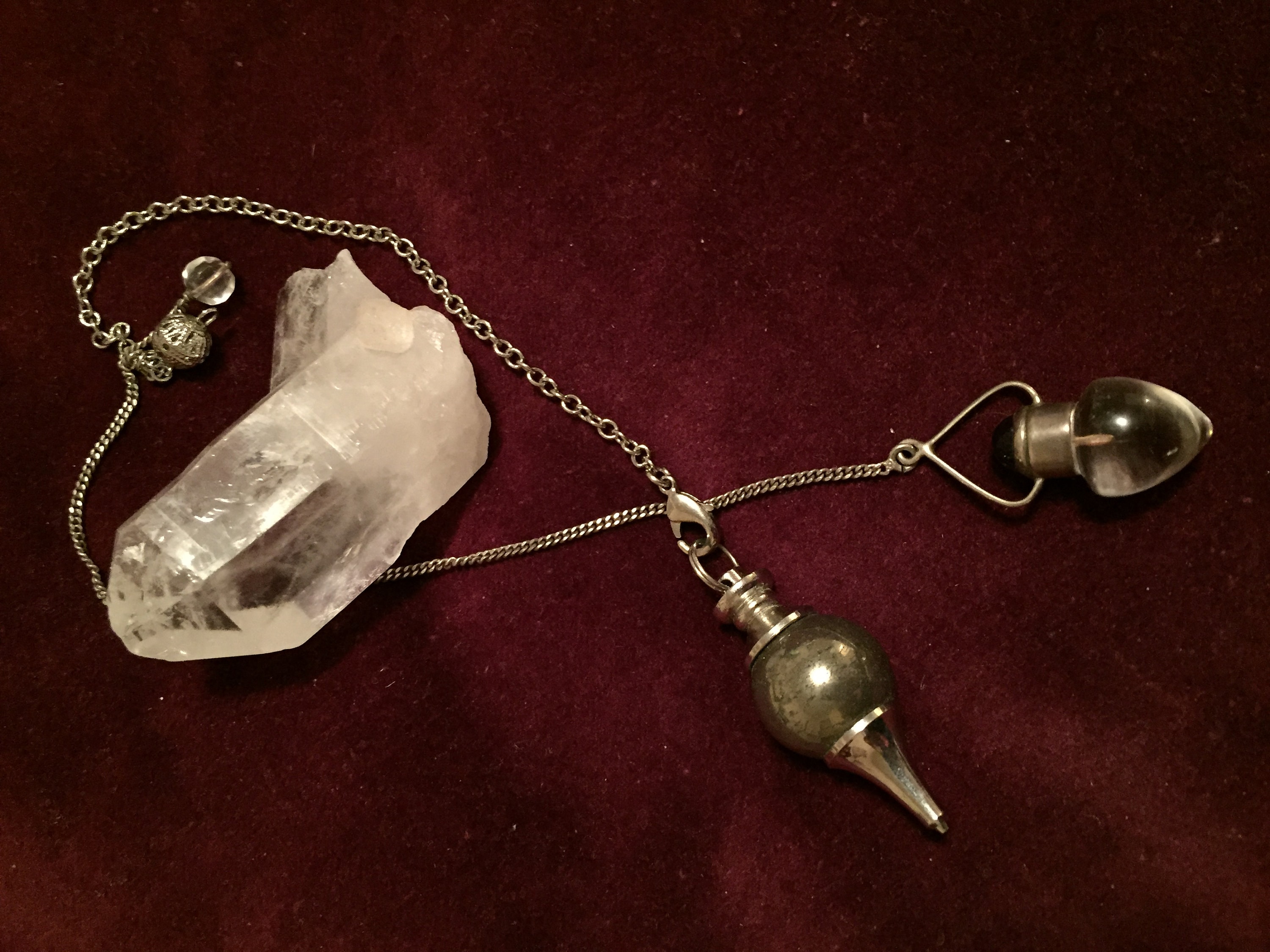 YES * NO * Maybe Pendulum Reading a fast answer with a psychic clairv…