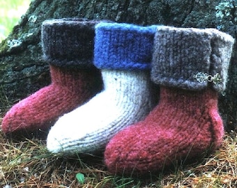 Knitting Pattern -  Toasty Toes Felted Slippers, super bulky knit felted fulled cuffed children men women slippers booties