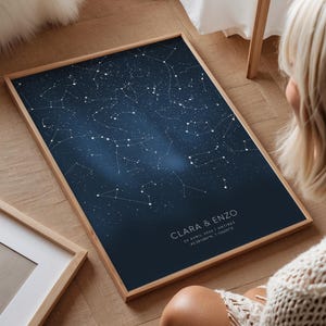 Gepersonaliseerde donkerblauwe sterrenkaartprint: romantisch cadeau sterrenbeeld